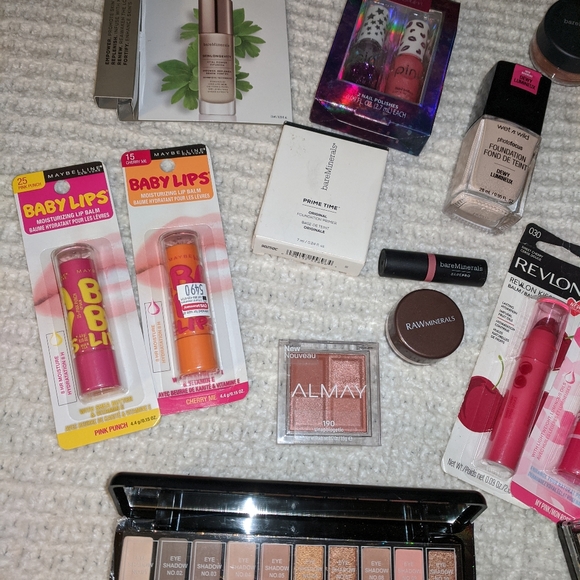 Makeup Bundle - Picture 8 of 12
